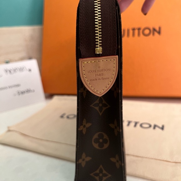 SOLD Louis Vuitton Monogram Discontinued Toiletry 26 - Picture 12 of 17